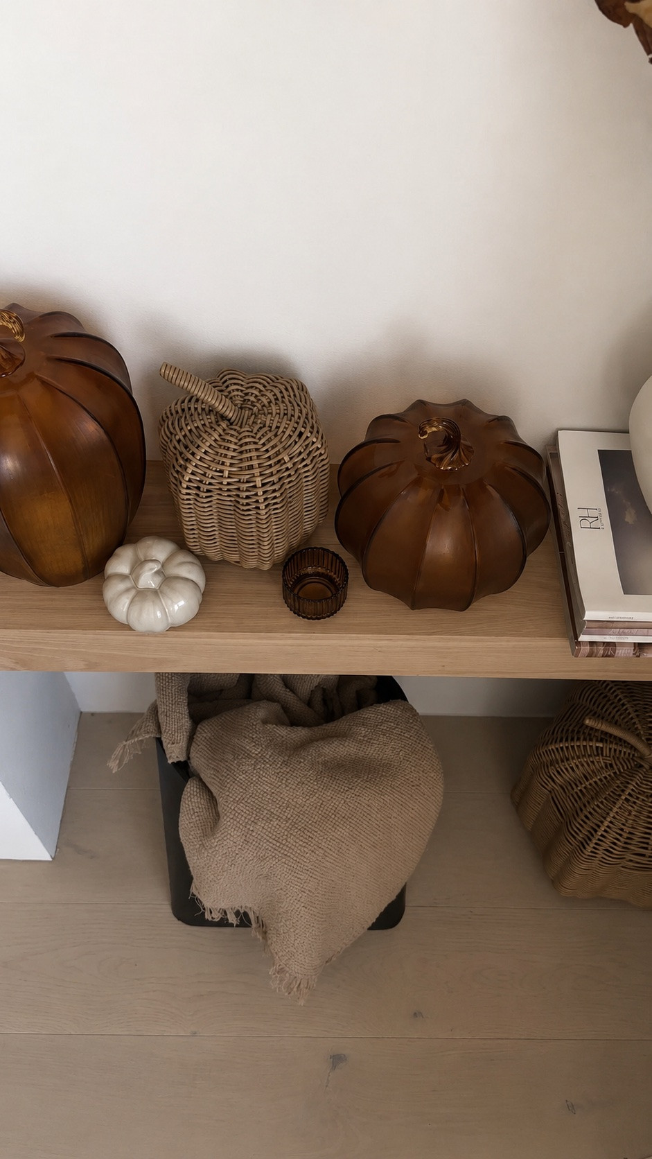 Manifested cooler temps through fall decor 🍂🍁

#falldecor #pumpkin #homedecor #fallaesthetic

#LTKHome