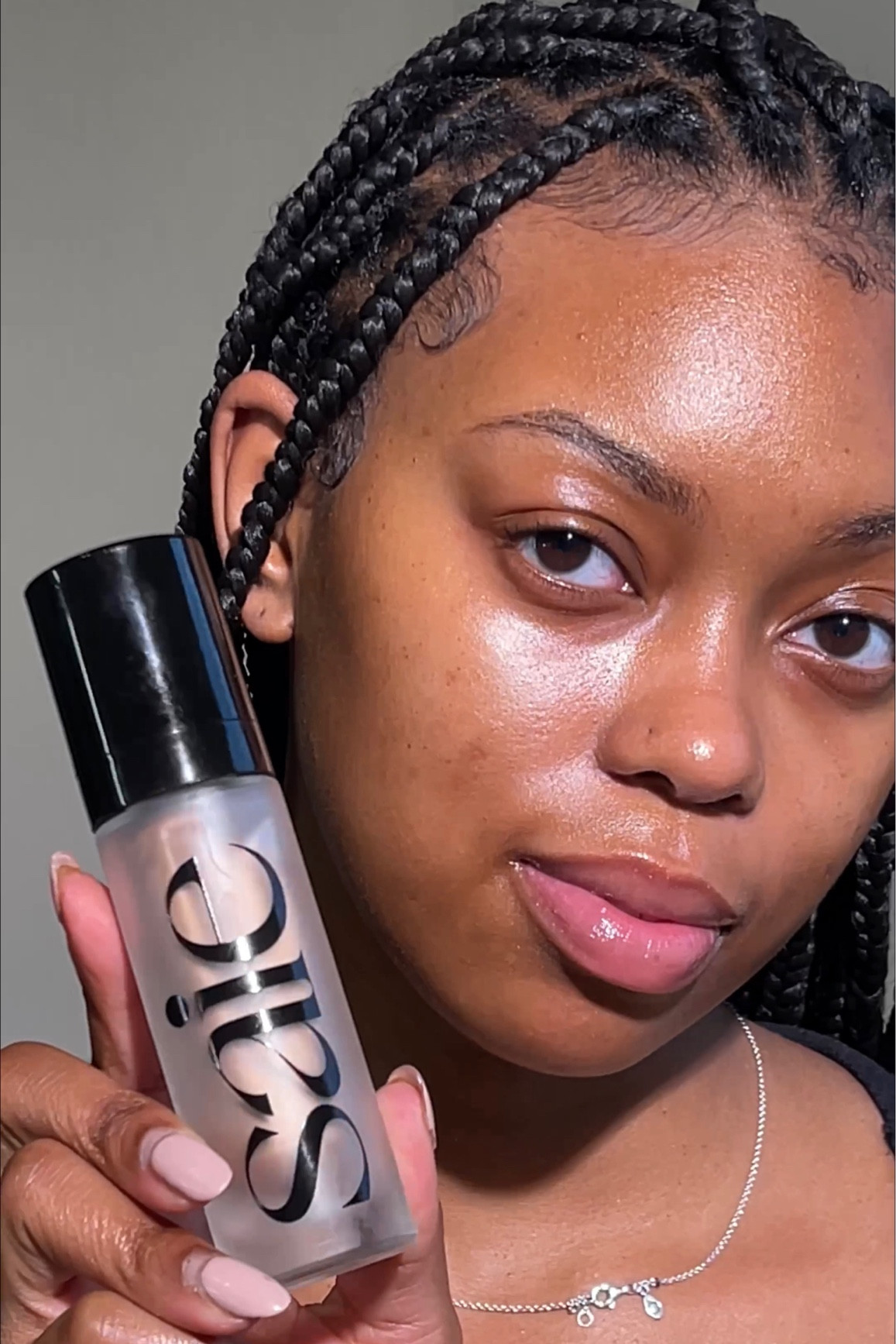 Love this super glowy gel in either shade! Starglow or Sunglow✨ For the more bronzy look, I went with Sunglow today. Gives the skin a radiant and glass skin look without the oiliness. Perfect under foundation as a primer. 

#LTKbeauty