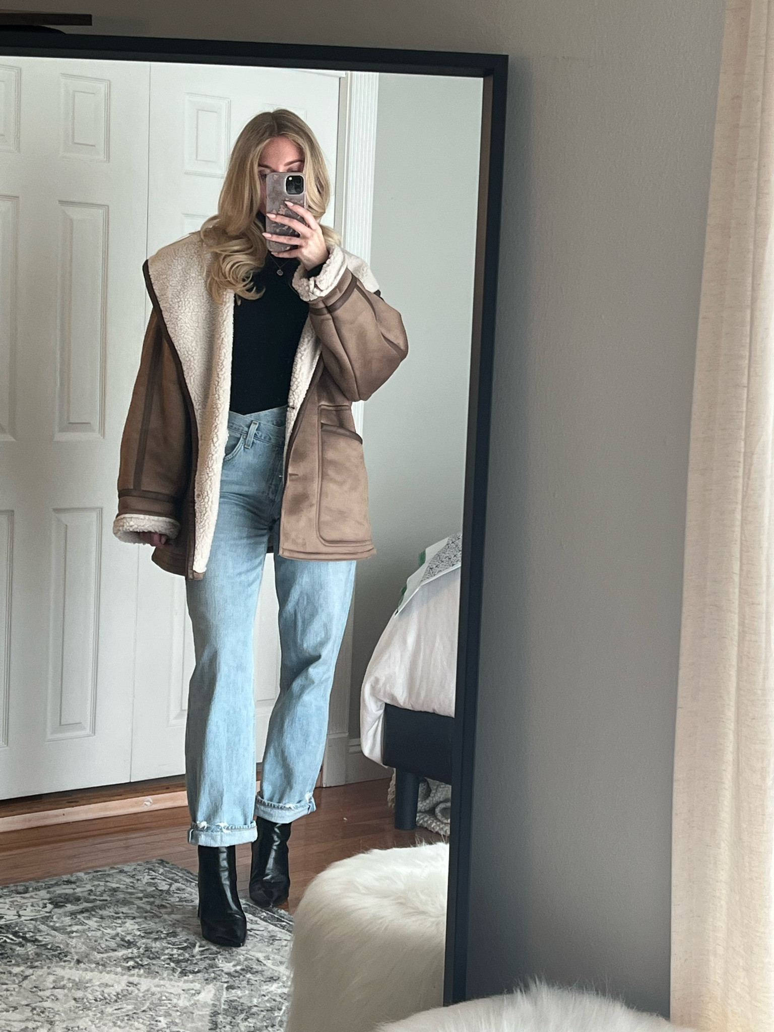 Cozy winter outfit 

Shearling, AGOLDE, date night, winter outfit 

#LTKstyletip #LTKSeasonal #LTKitbag