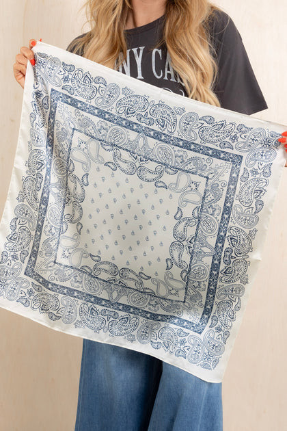 Full Twist Ivory Scarf | The Willow Tree