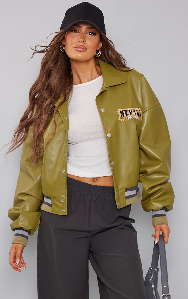 Bomber en similicuir vert olive à détail côtelé contrastant | PrettyLittleThing (FR)