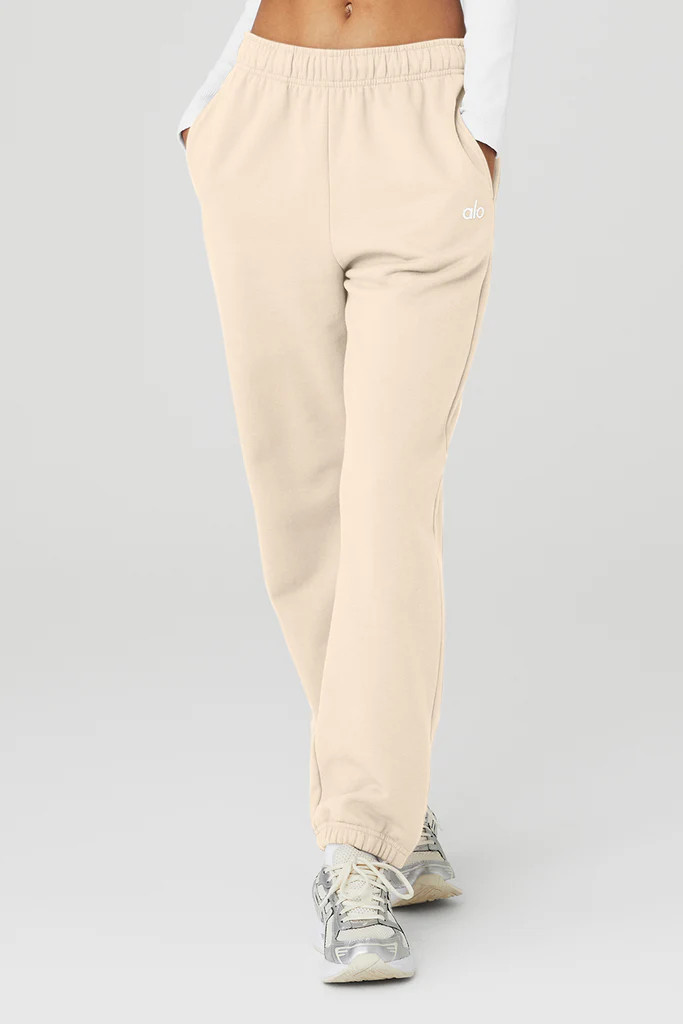 Accolade Sweatpant - Macadamia | Alo Yoga (US)