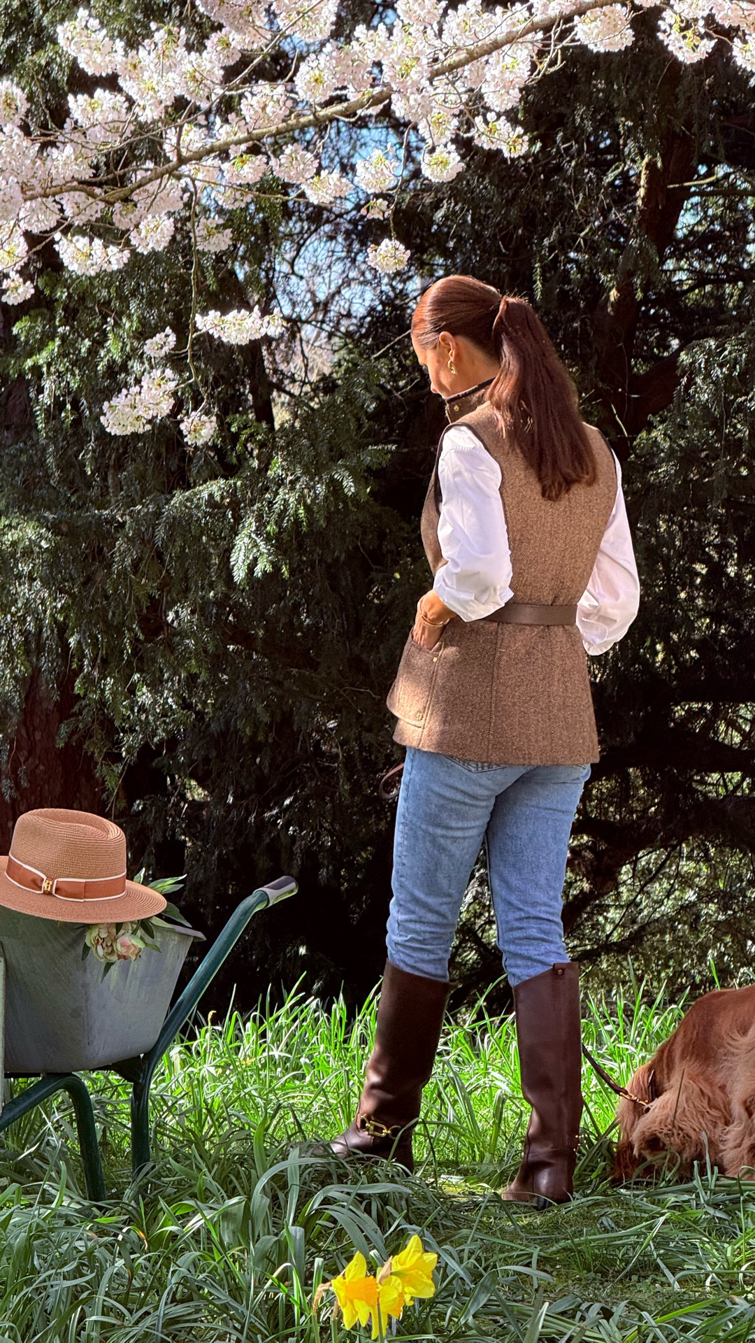 his is your sign to upgrade your office wardrobe 🤍

Today I’m wearing the Rebecca long sleeve top paired with your abbot check blazer and tailored trousers - simple, polished and so easy. 

Comment “outfit” and I’ll send you the full details of my look 🤍

#officeoutfit #workwear #britishluxury 