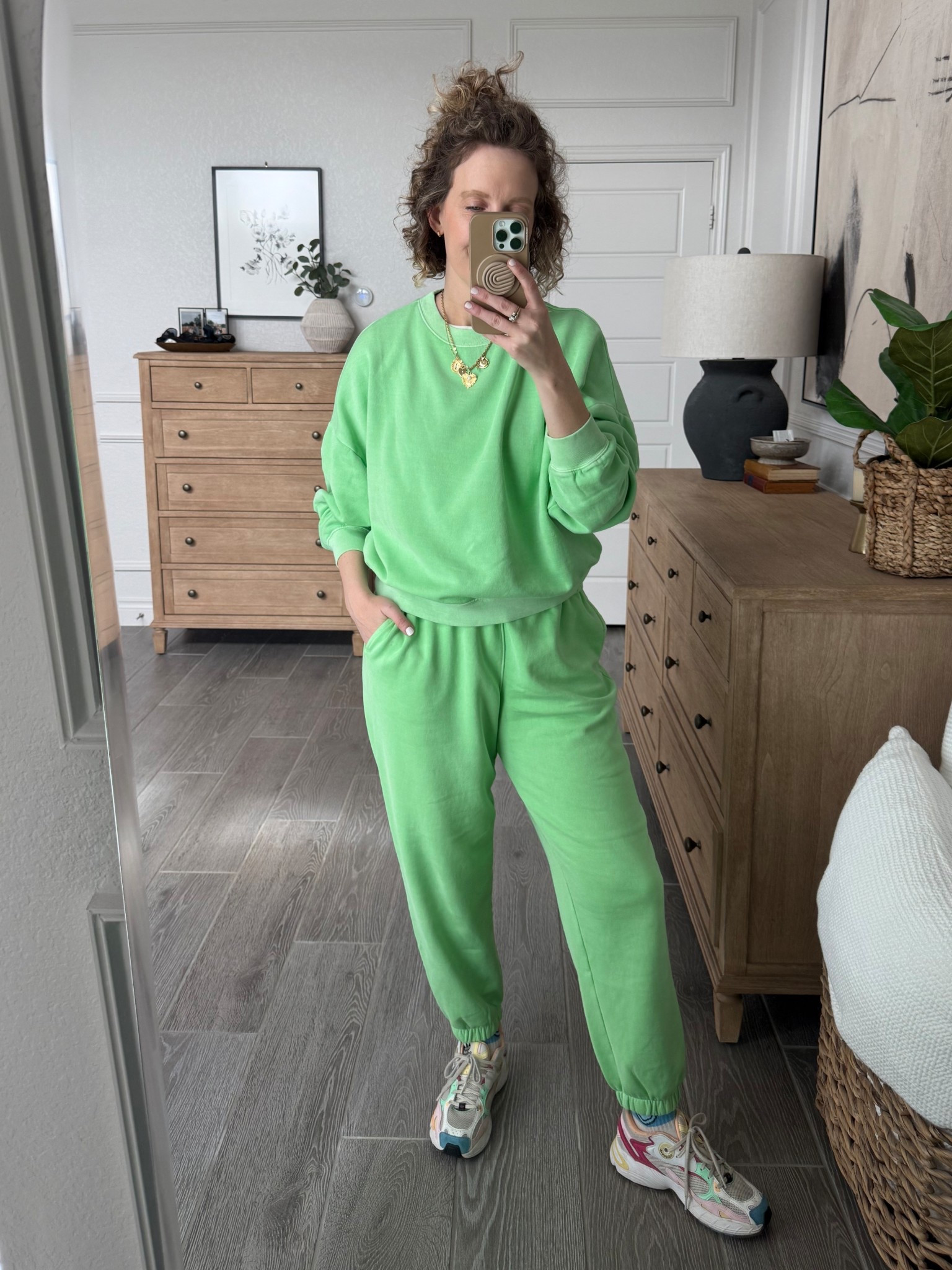 Wearing a medium in top, large in bottoms. Both 60% off! 

#sweatpants #gap #gapfactory 