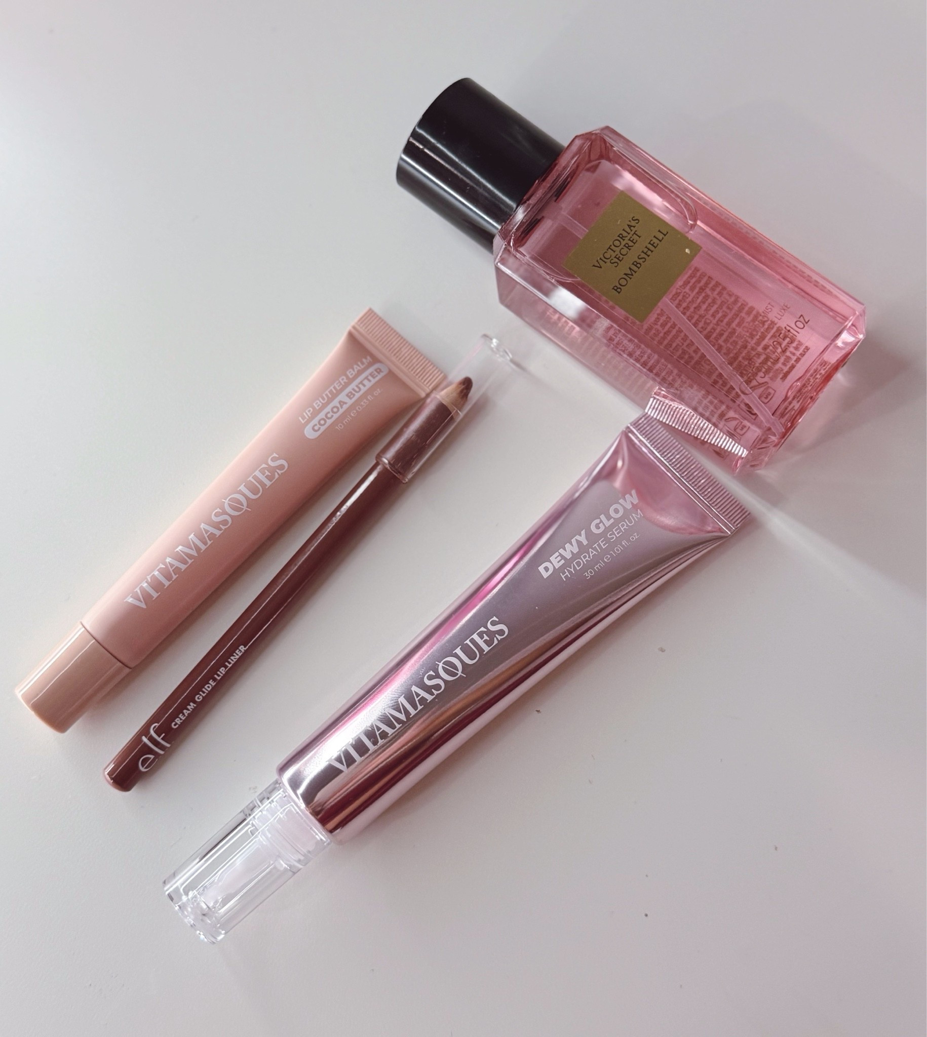 My current obsession 🙌🏼 literally obsessed 😍 on my days with no makeup look 🥰

@victoriassecret

#LTKmomlife #LTKselfcare #LTKBeauty