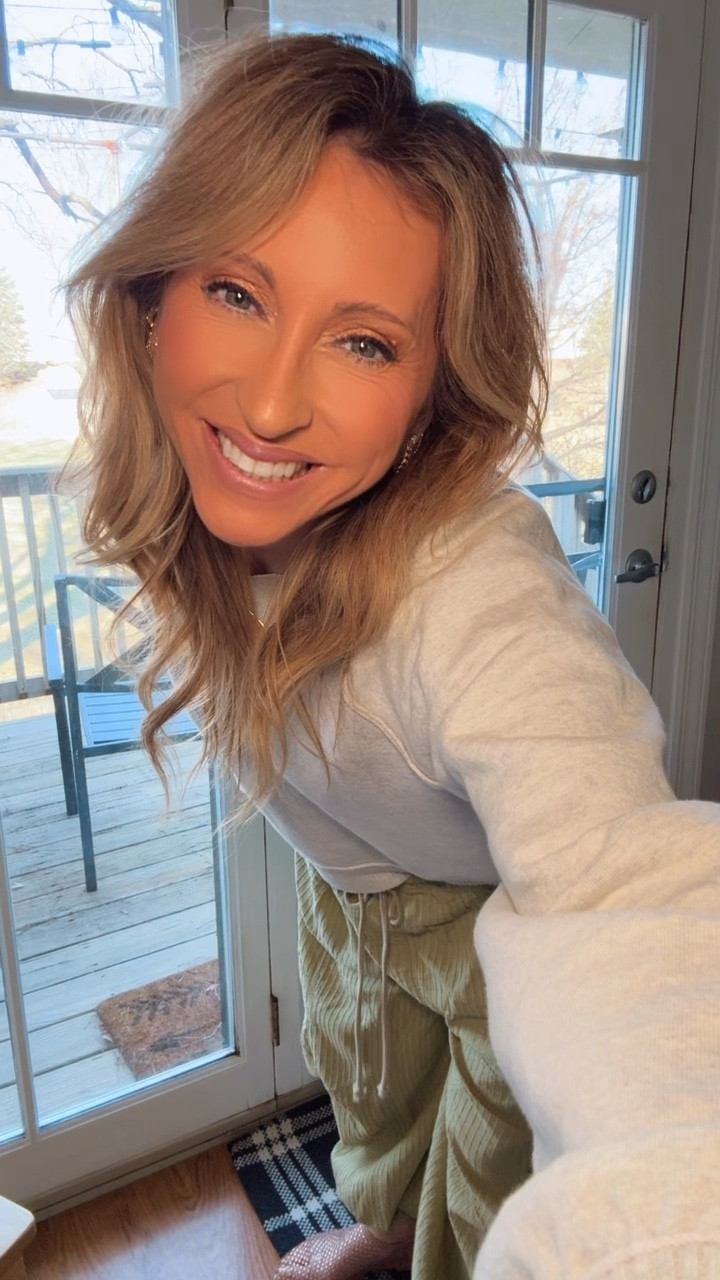 Parachute pants I’ve repeatedly styled… I’m all about styling pieces over and over… the weather was INCREDIBLE today… it almost felt like summer… can’t believe we’ll get down to the 30’s again in the next few days 🫣 soaking up all the nice days...

#LTKootd #LTKgrwm