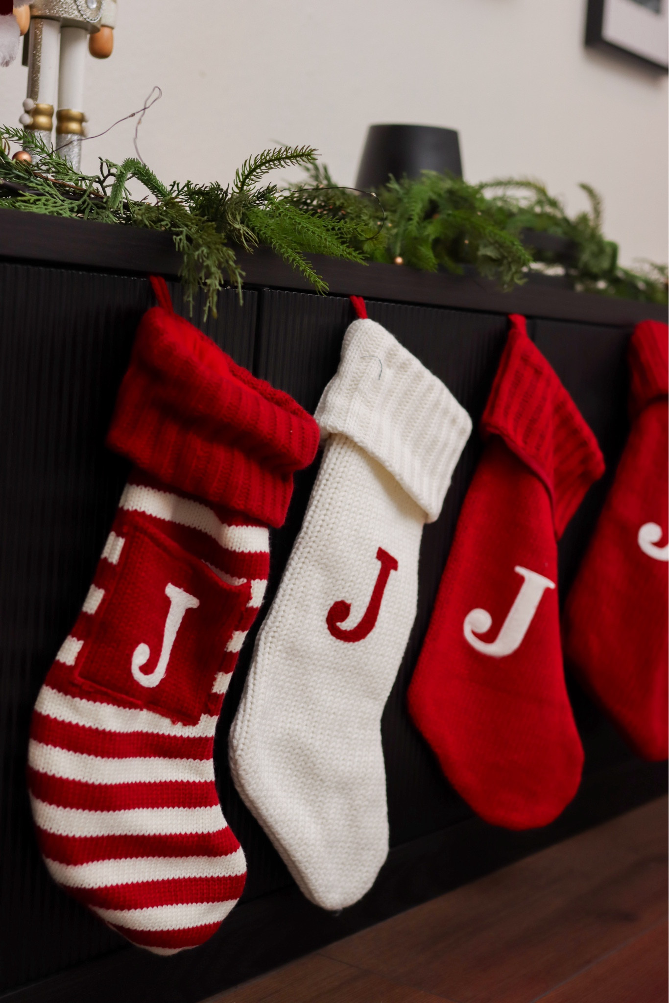 Christmas home decor, simple Christmas decor, Christmas decor 

#LTKSeasonal #LTKHoliday