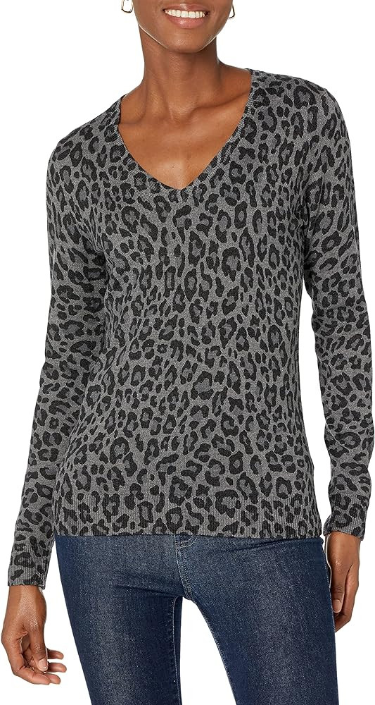 Amazon Essentials Women's Classic Fit Lightweight Long-Sleeve V-Neck Sweater | Amazon (US)