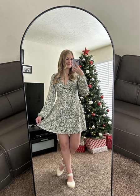 Christmas dinner party dress ♥️ I love this holiday outfit from Lulus!

#LTKparties #LTKHoliday #LTKfindsunder100