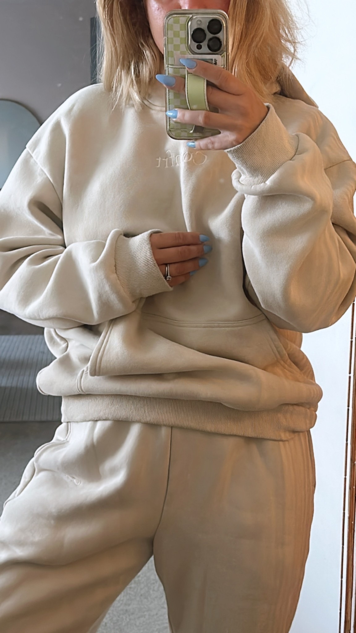 the coziest oversized hoodie set from Comfrt 🧸🤍✨


lounge wear, sweatpants, hoodie, oversized outfits, spring outfits, home outfits, wfh 

#LTKHome #LTKSaleAlert #LTKGiftGuide