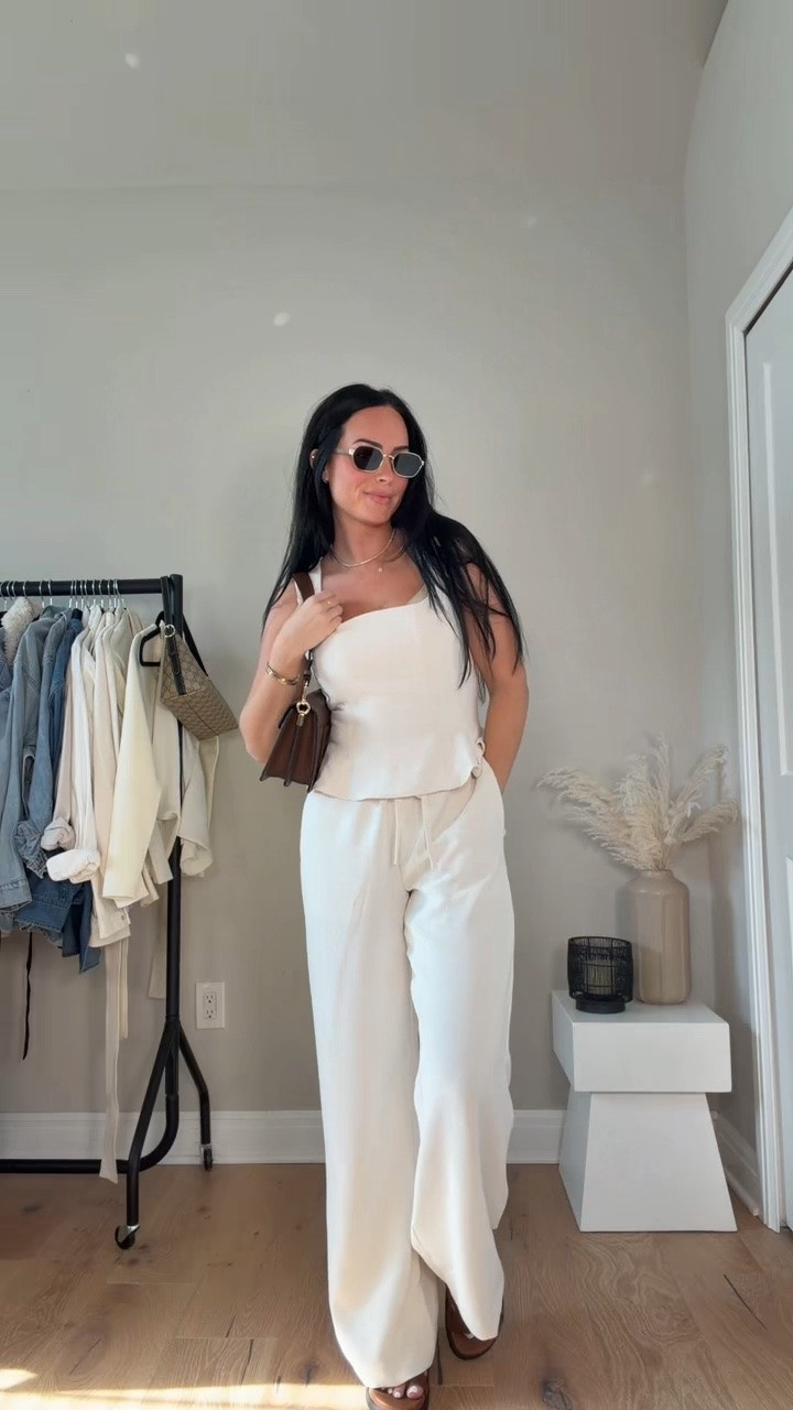 Neutral chic outfit 🤍 this out loft never fails!! I will have the details on my LTK✨ 

My sizing 5’7, 145lbs, 32dd
I’m wearing a size 6/m top, size small pants

#LTKootd #LTKgrwm #LTKU