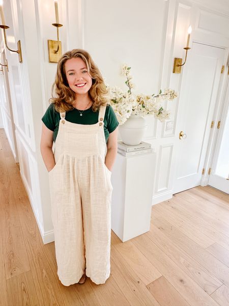 Jumpsuit love! Emma‘s outfit of the day is darling. This free people jumpsuit is under $100 and comes in 13 colors/ sizes XS to XL. 👏🏼 This jumpsuit has an oversize fit with pockets. She’s wearing a size Large.
The soft cropped tee is under $13 on sale and it comes in 15+ colors. Emma is wearing a size medium. 

Her ballet flats are vintage, so we are linking similar patent leather ballet flats on sale today under $100  🩰 


#LTKplussize #LTKfindsunder100 #LTKmidsize