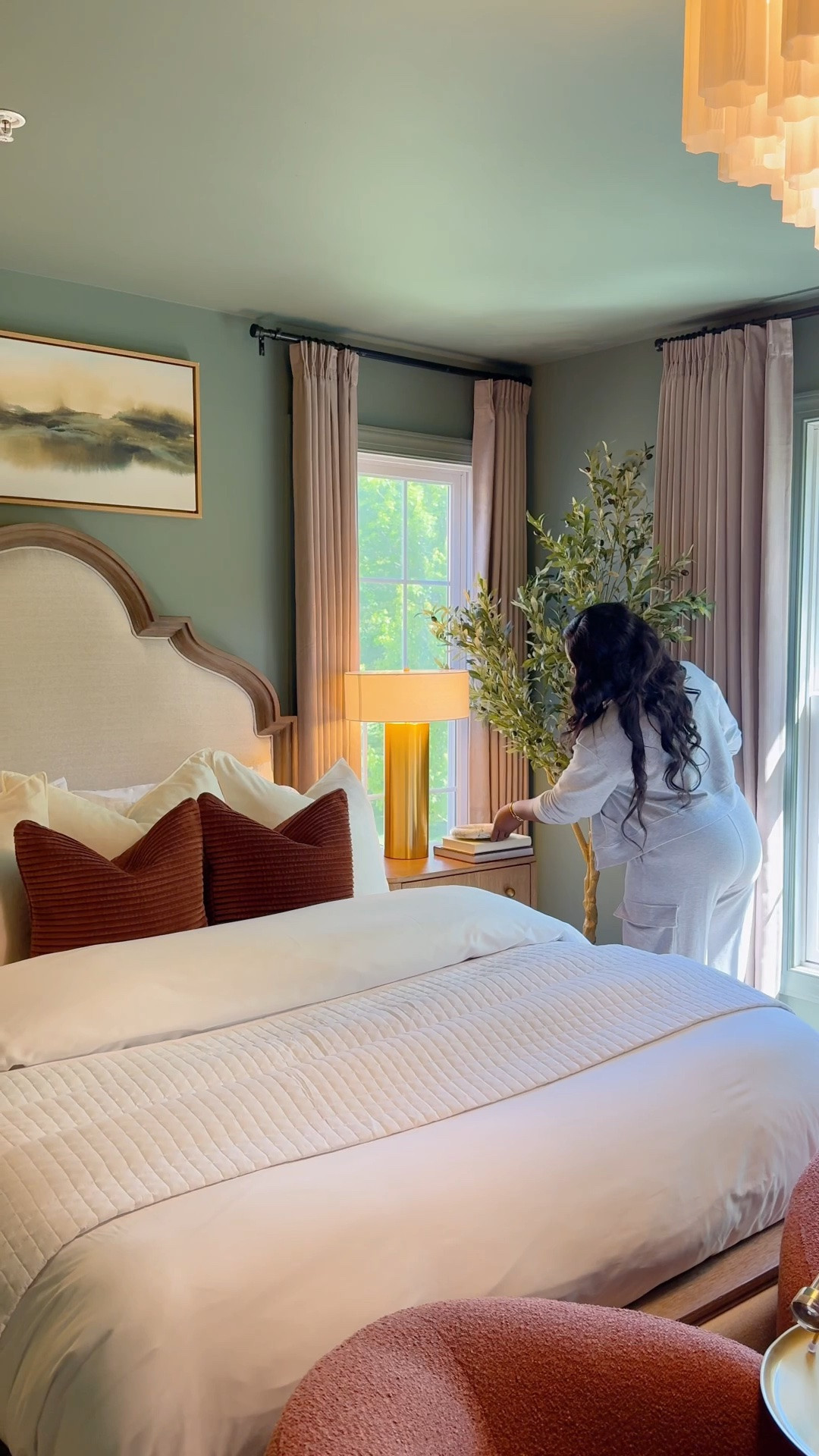 I’ve always believed that a beautiful room isn’t about how much you spend, but how you bring everything together 🤎

For me, it’s the little details that make a space feel luxe.