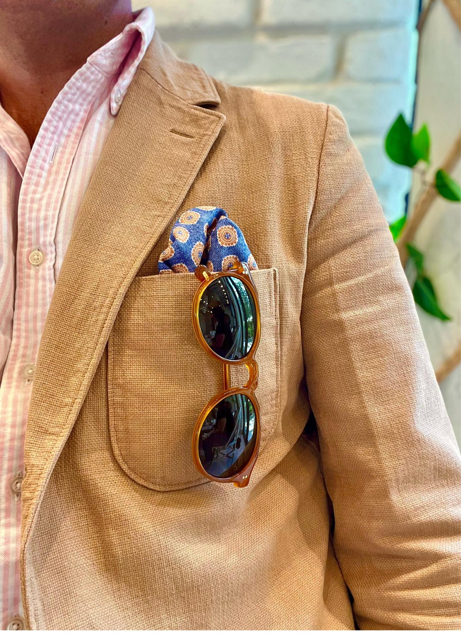 My brand new sunglasses 🕶️ are by a wonderful Californian brand called Raen. 

It’s worth checking them out! 😎

#LTKCon #LTKMens #LTKStyleTip