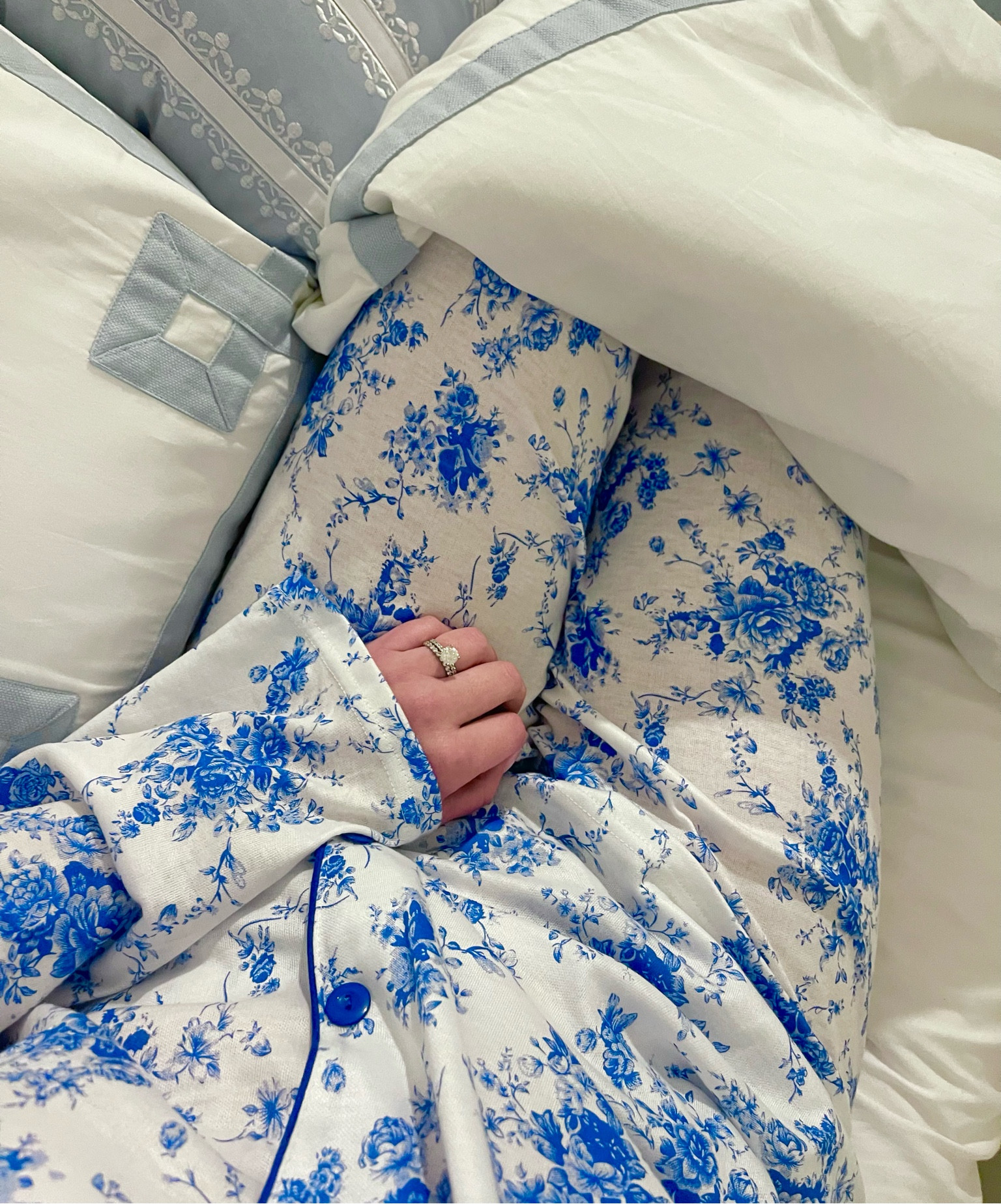 the coziest $20 Amazon pjs that you need if you’re a blue & white lover like myself 💙🤍 

#LTKFind #LTKunder50 #LTKSale
