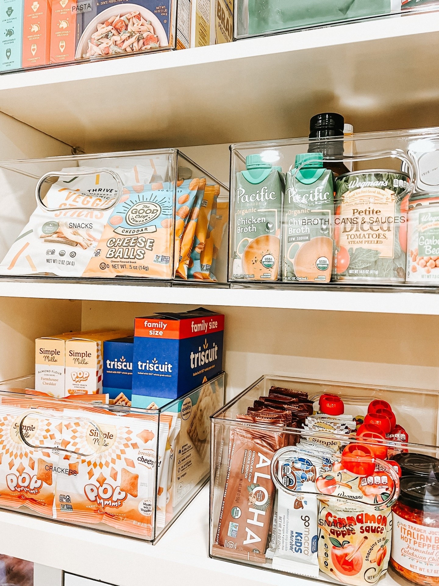 “Simplicity is the ultimate sophistication.” — Leonardo da Vinci

#organizedbyjm #homeorganization #pantry #pantryorganization #simplicity