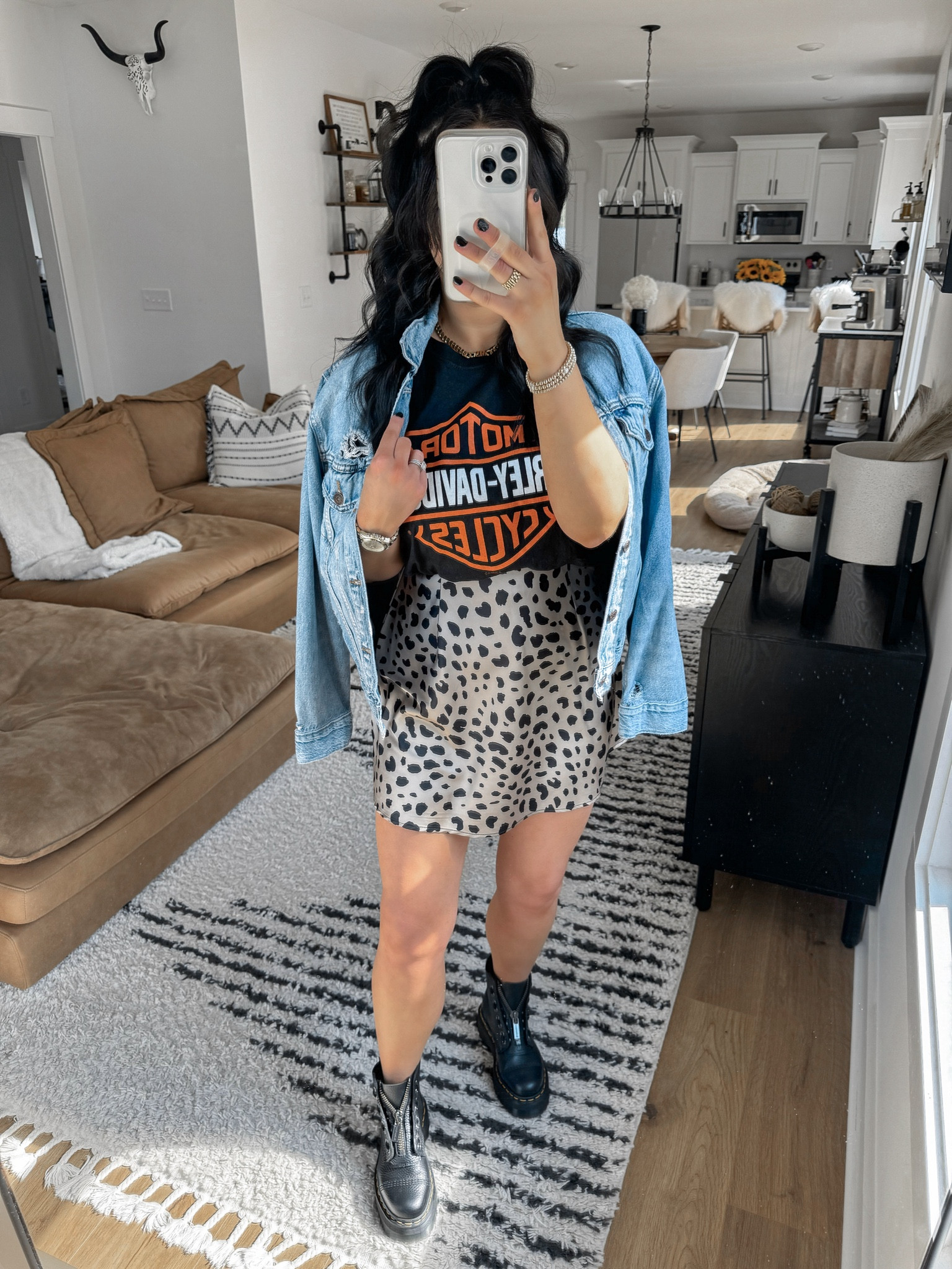 Edgy Fall Outfit 🖤

Graphic Tee — large
Skirt — small (I’ll link the exact one I have but the leopard print is sold out, so I’ll likely two alternative leopard options as well!)
Denim Jacket — I have a small but it’s a Levi’s jacket from a few years ago, so I’m linking some more Levi’s alternatives!

This graphic tee & satin mini skirt make the perfect cool girl combo 😍 I love the leopard print of the skirt & you could easily dress it up with a nice pair of black boots & a black sweater 👏🏼 layered this Harley Davidson tee with an oversized denim jacket for an effortless look & finished off the look with my platform docs!



#LTKShoeCrush #LTKFindsUnder50 #LTKFindsUnder100