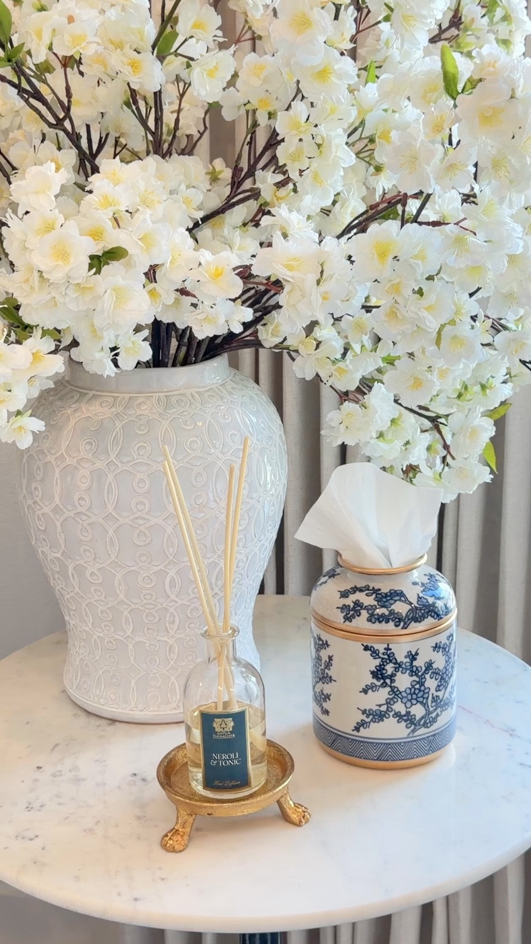Chic tissue holder, tissue box