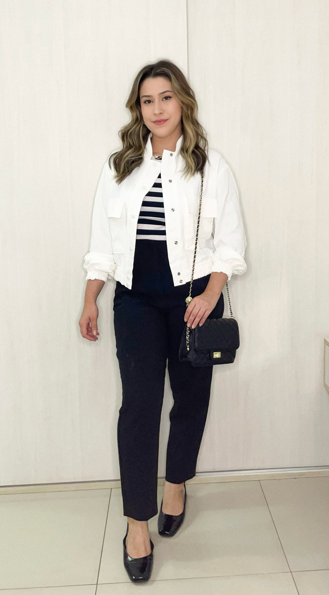 Estilo atemporal com uma pitada de modernidade: calça preta, blusa listrada e bomber branca. A combinação perfeita para um visual elegante e descontraído. #Moda #Estilo" 

#LTKMostLoved #LTKbeauty #LTKbrasil