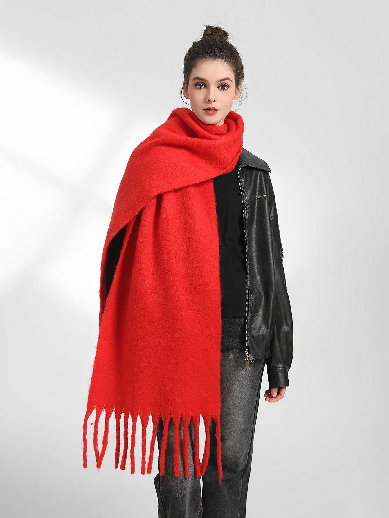 1 Pièce Écharpe Rouge Vif Unicolore Pour Femme En Cercle De Laine Imitant Le Cachemire, Douce, ... | SHEIN