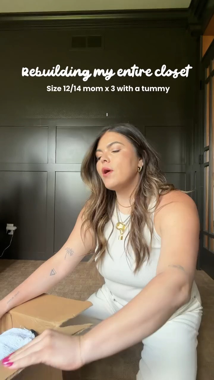 Everything is always Mom friendly but never “ Mom vibe” ectomy approved. Do you know the drill! Let me know which ones you want to see tried it on and which ones do you want to see styled multiple ways! #OldNavy #Midsize #Size14 #Size12 #Spring