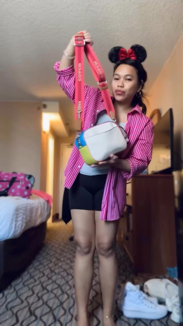 What I packed in my crossbody bag for disney ✨

Tried to keep it light but still be that prepared mom.

Everything linked on my LTK app!

What am I missing? Tell me in the comments!

#disney #momessentials #disneyland #filipinomom #easystyle