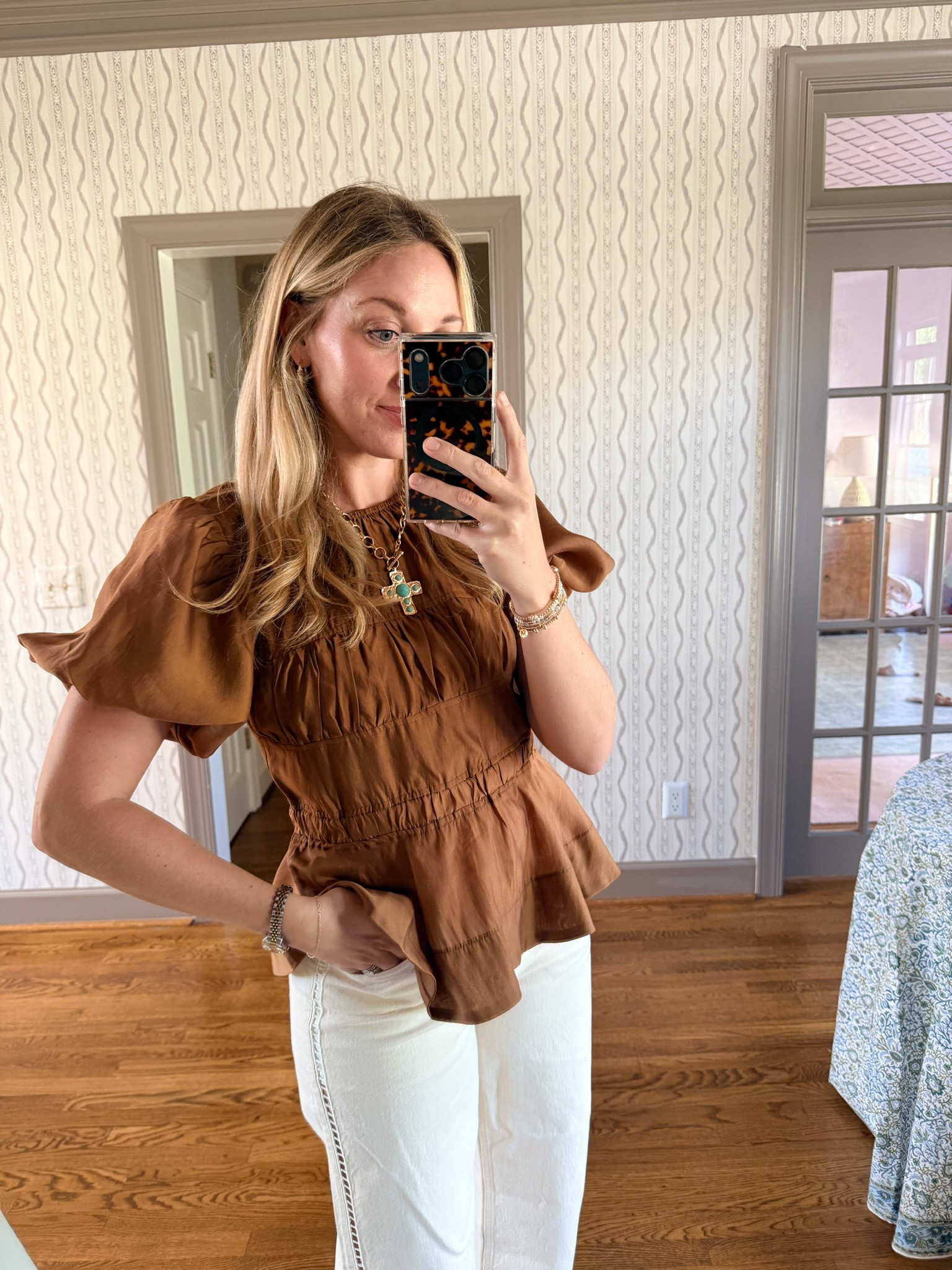 I just received my order from Tuckernuck!! This top will be my go-to for fall date nights and ootd's!

Wearing a size Small in the top and 28 in the jeans. 

#FallCloset #Tuckernuck #TheSouthernSource 

 #LTKgrwm #LTKootd #LTKSeasonal