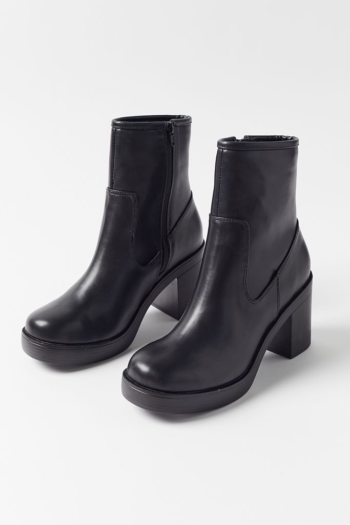 UO Gwen Platform Boot | Urban Outfitters (US and RoW)