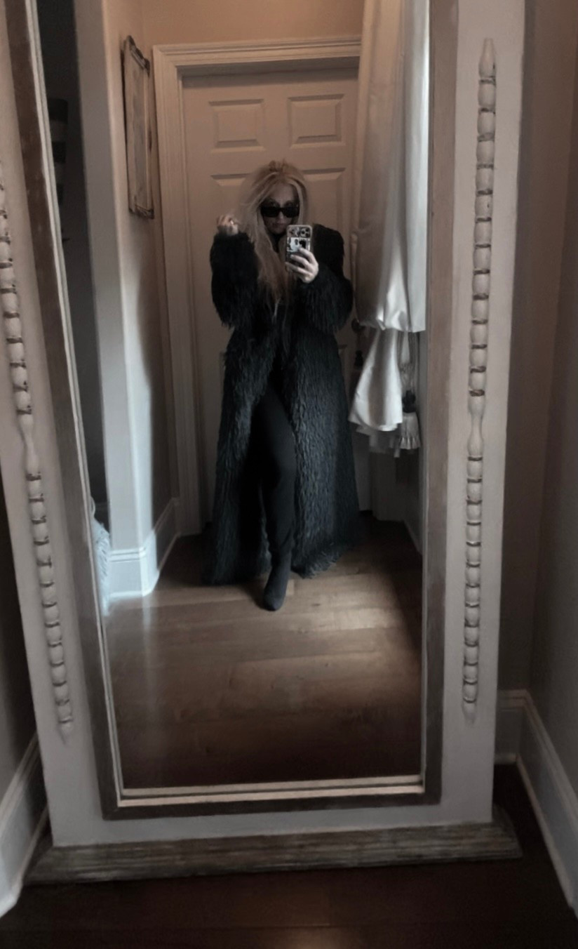 💰 LTK find 💰
This long coat is so Aunt Edie.

She and I always have the same taste when it comes to cool coats and statement furs — classic, elevated, and a little bit extra in the best way.

She lives up north in northern Michigan, where it’s basically freezing 9 months out of the year (I truly don’t know how she does it 😅), so this one’s for her.

Warm. Chic. Effortless.
The kind of coat you throw on and instantly feel pulled together — even when it’s below zero.

Linked for you, Edie 🤍
(and anyone else who lives where winter actually wins)


#LTKstorytime #LTKmomlife #LTKmorningroutine