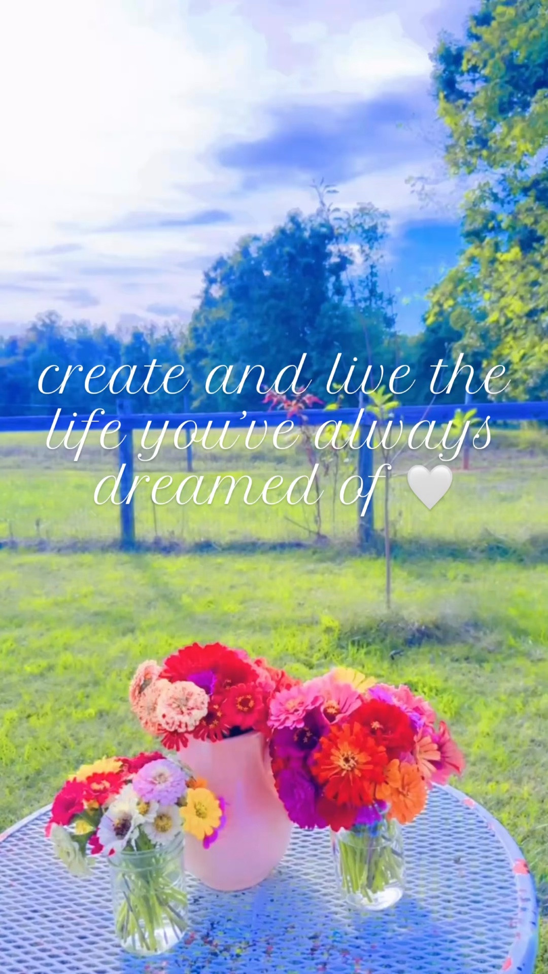 Come along with me to the farm garden to pick some homegrown flowers for the farmhouse!! 🌸💐🪴👩‍🌾🌻🫙🪻There is nothing I love more than all the pretty fall colorful zinnias 🌼 to fill my home 🏡 with!! 🥰🫶🏽💖 Happy Happy Fall FriYAY, y’all!! 🍂🦋🌾 #fallgarden #farmgarden #fallzinnias #ﬂowerlover #farmhouseflowers