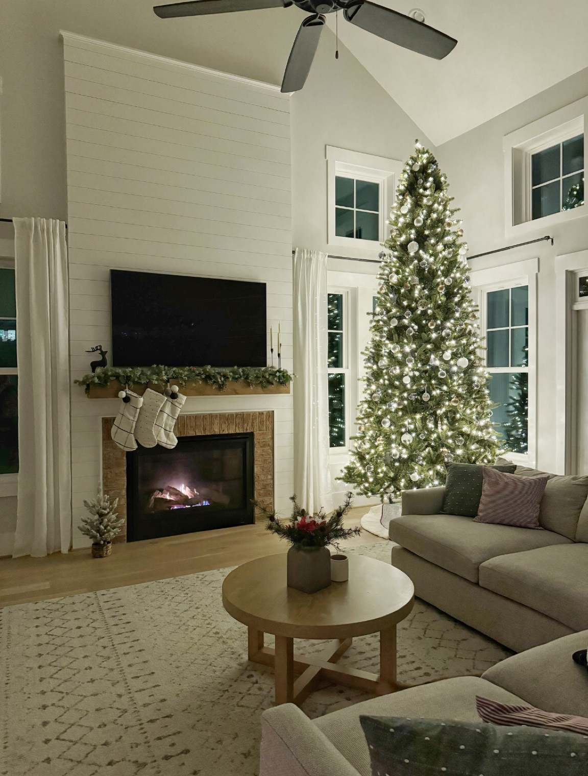 Christmas decor at night! ✨

#LTKHoliday #LTKhome #LTKSeasonal