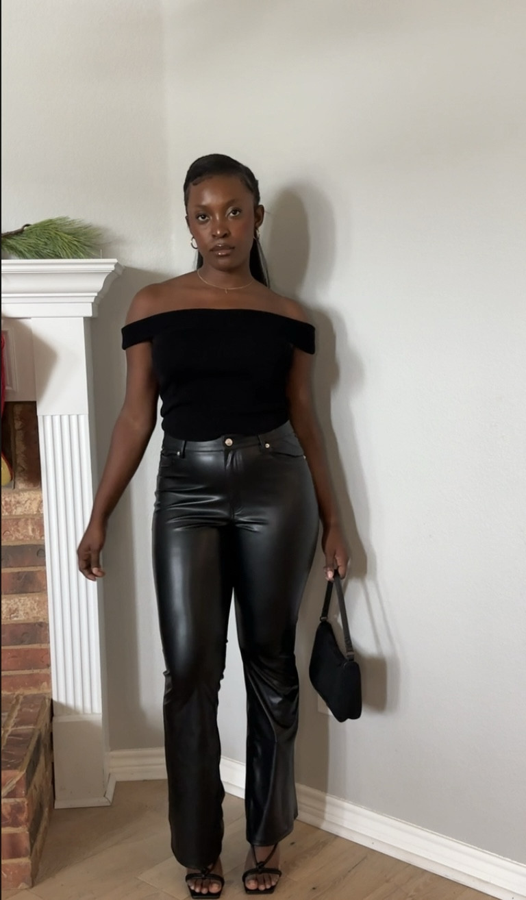 Outfit date 🖤❤️ #LTKGift #regalosLTK 
Black outfit 
Outfit date 
Leathers pants 
Black pants
H&M 

#LTKSeasonal #LTKparties #LTKeurope