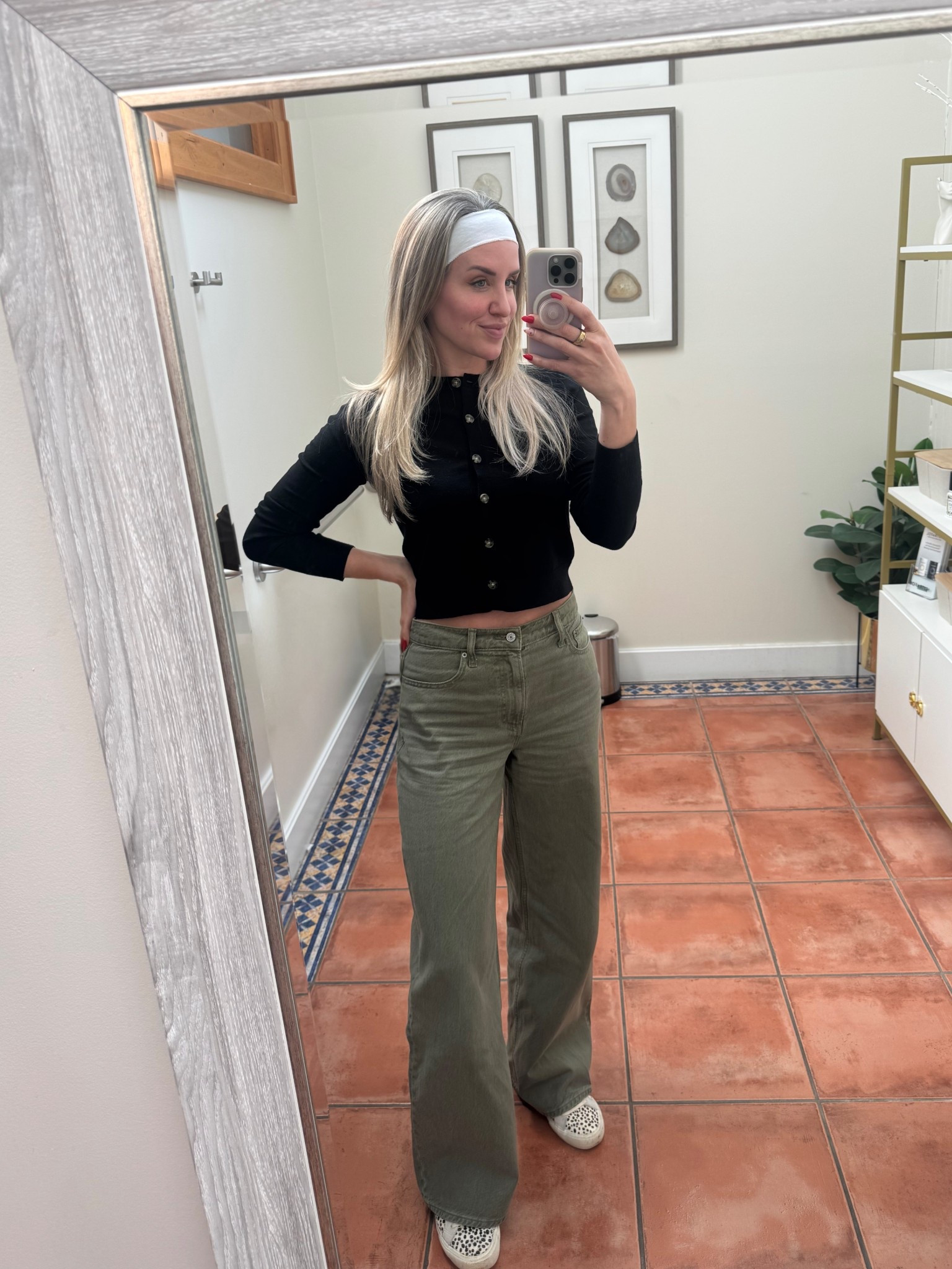 Wearing a small in the cardigan and a 26 regular in the jeans #abercrombie #express 

#LTKBeauty #LTKootd #LTKselfcare