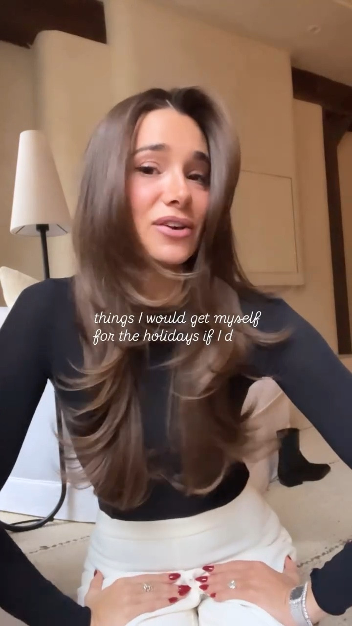 She’s making her list and checking it twice!! 🎅

#LTKHoliday #LTKGiftGuide