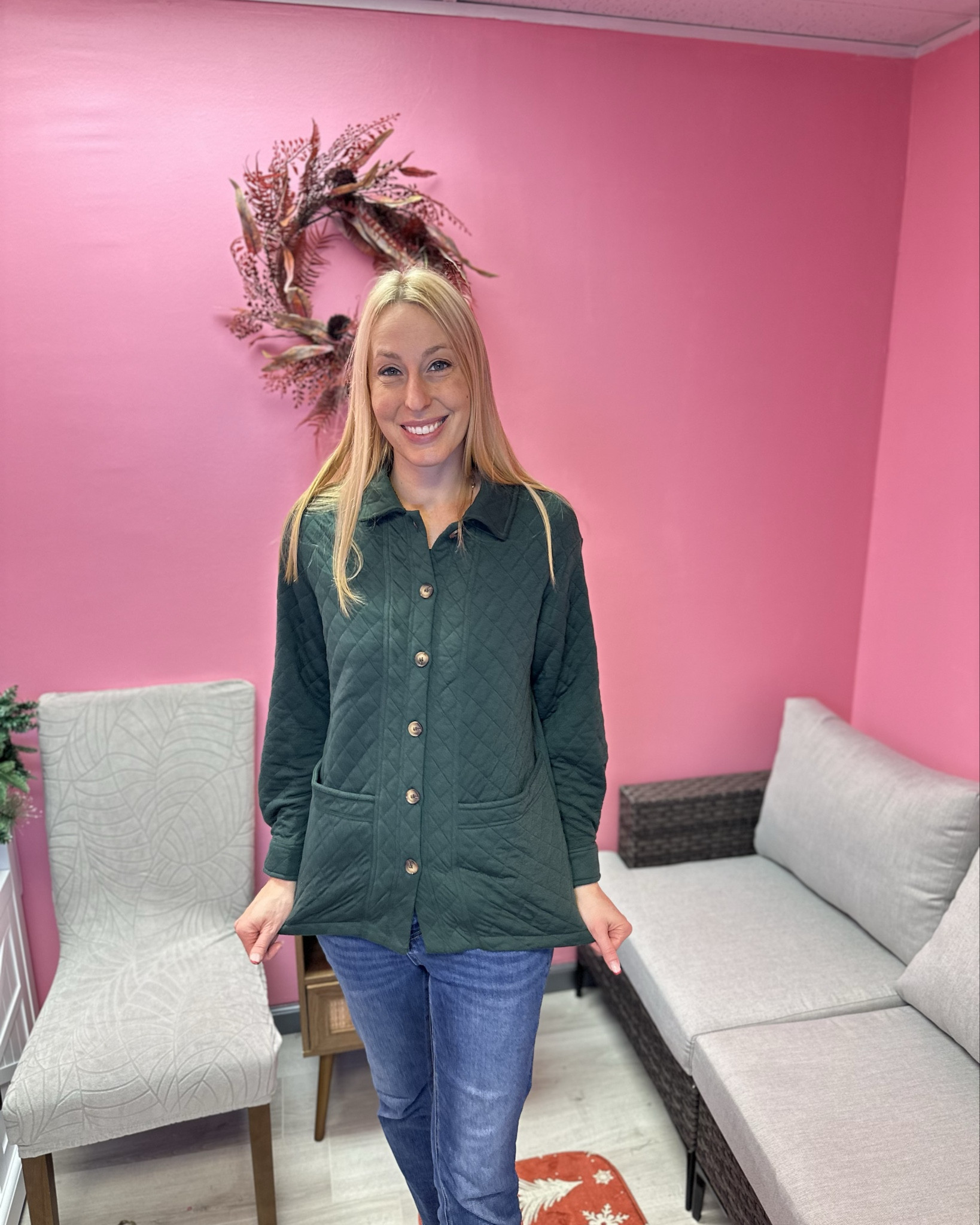 Quilted green long jacket 
🤍i love the length and loose fit 
🤍it has stretch and large pockets 
🤍 fits true to size, wearing size small and I am 5’10”

#LTKFindsUnder50 #LTKTall #LTKFindsUnder100