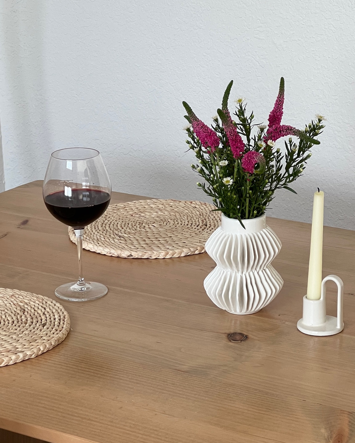 Dining table details