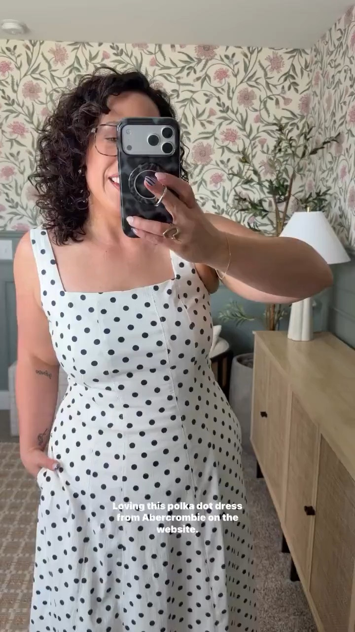 Abercrombie summer dress for the midsize girl. Wearing size large!

abercrombie new arrivals, abercrombie summer arrivals, summer dress, midsize approved fashion 

#LTKootd #LTKBeauty #LTKMidsize