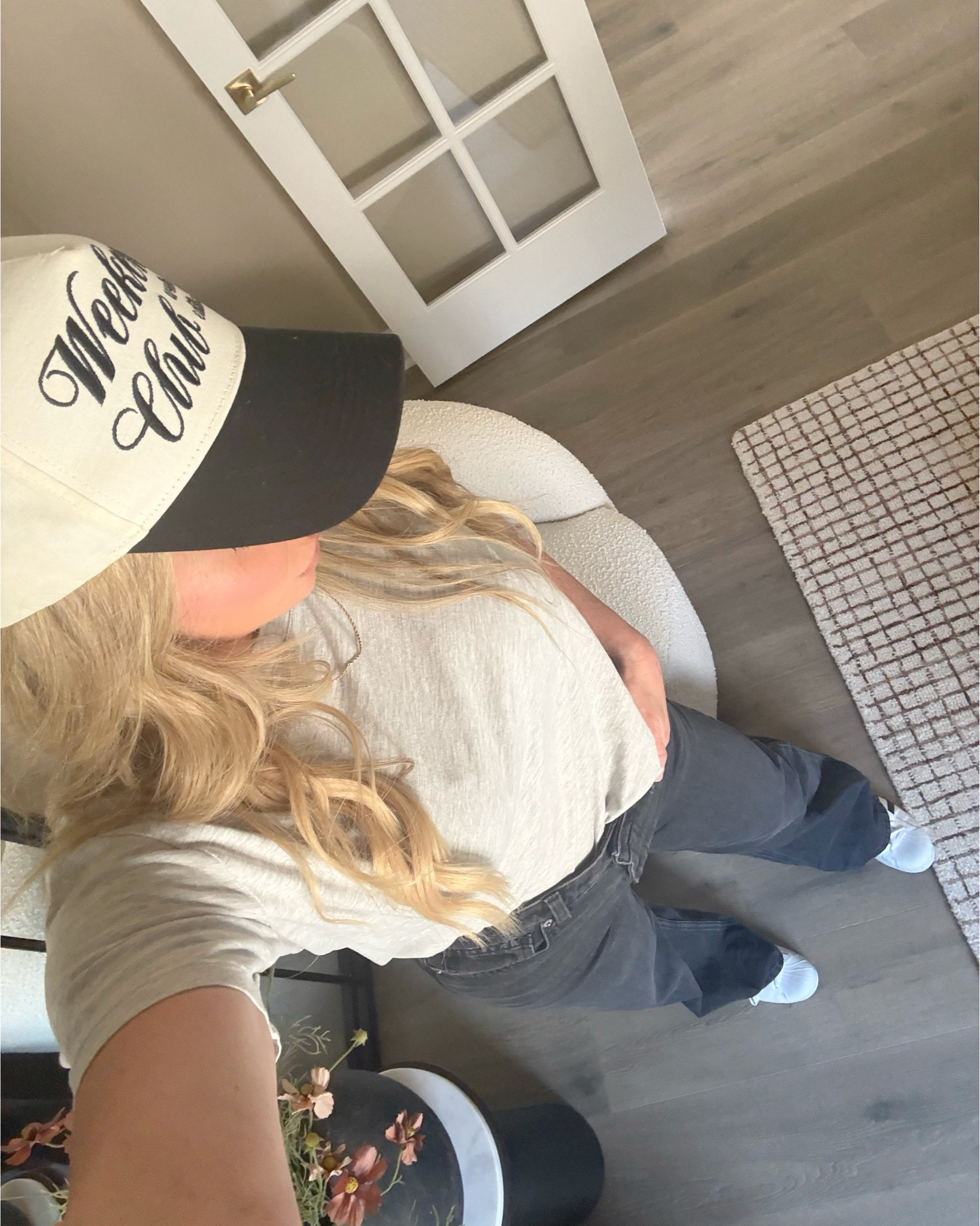 Hockey game kinda night 🖤🏒




#datenight #blackjeans #tshirt #babytee #casualstyle #momstyle #baseballcap #vici #h&m 

#LTKootd