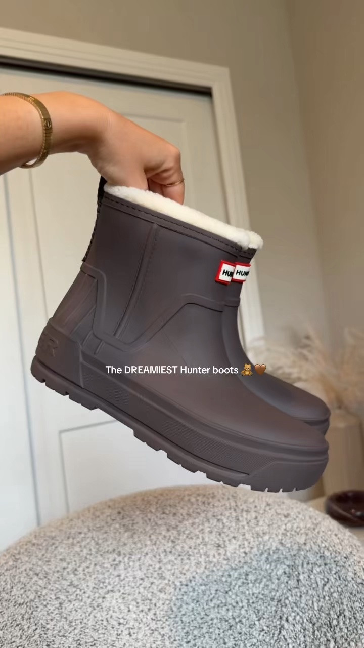 The dreamiest Hunter boots 🧸🤎 I’m obsessed with the cozy fleece lining! Such a cute fall boot for rainy days and going into the colder months. These are already selling fast so I’ll have them linked on my LTK! 






hunter boots, hunter boots women, hunter rain boots, hunter ankle boots, hunter ankle rain boots, hunter original wales ankle rain boot, hunter wales boots, hunter hot fudge boots, hot fudge hunter boots, brown hunter boots, fleece lined hunter boots, hunter fleece boots, women’s rain boots, women’s ankle rain boots, brown rain boots, fleece lined rain boots, waterproof fall boots, waterproof winter boots, cozy fall boots, fall boots for women, fall shoe trends, fall shoes 2026, fall outfit inspo, rainy day outfit, cold weather boots, cozy boots for women, brown fall boots, ankle boots for fall, hunter boots outfit, hunter boots outfit ideas, fall rain boots, cute rain boots #hunterboots #fallboots #rainboots #fallshoes #falloutfitinspo