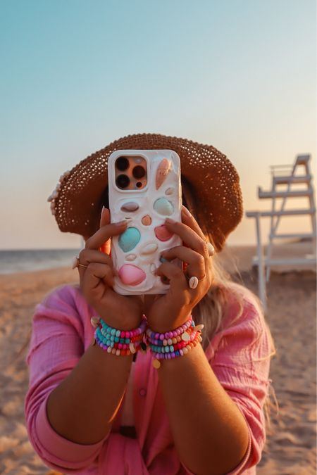 A need for all your vacation selfies🐚💗
#vacation #accessories #phonecase #shells #getaway #travel #gift #giftidea
#jewelry #bracelets #armcandy

#LTKfindsunder50 #LTKtravel #LTKGiftGuide