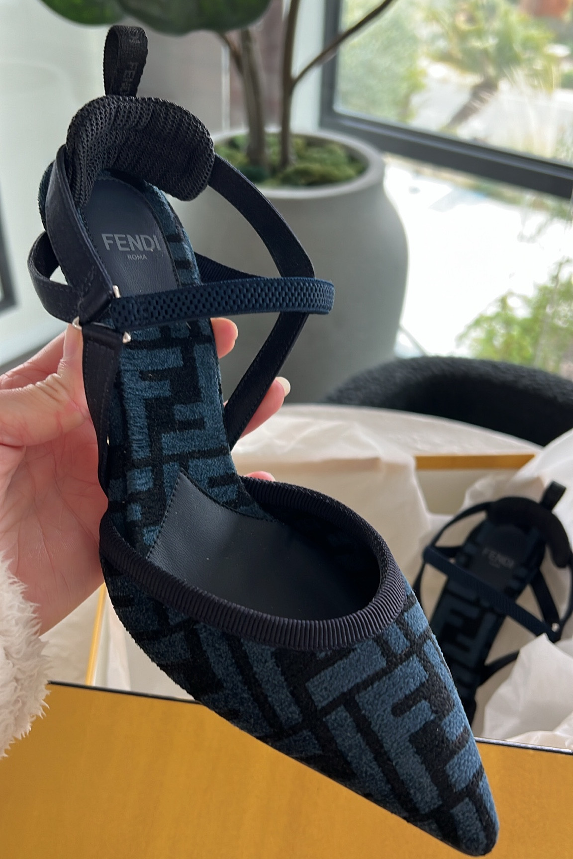 23FW【FENDI】コリブリライト ブラック FFシェニール ハイヒール 23FW【FENDI】コリブリライト ブラック FFシェニール ハイヒール