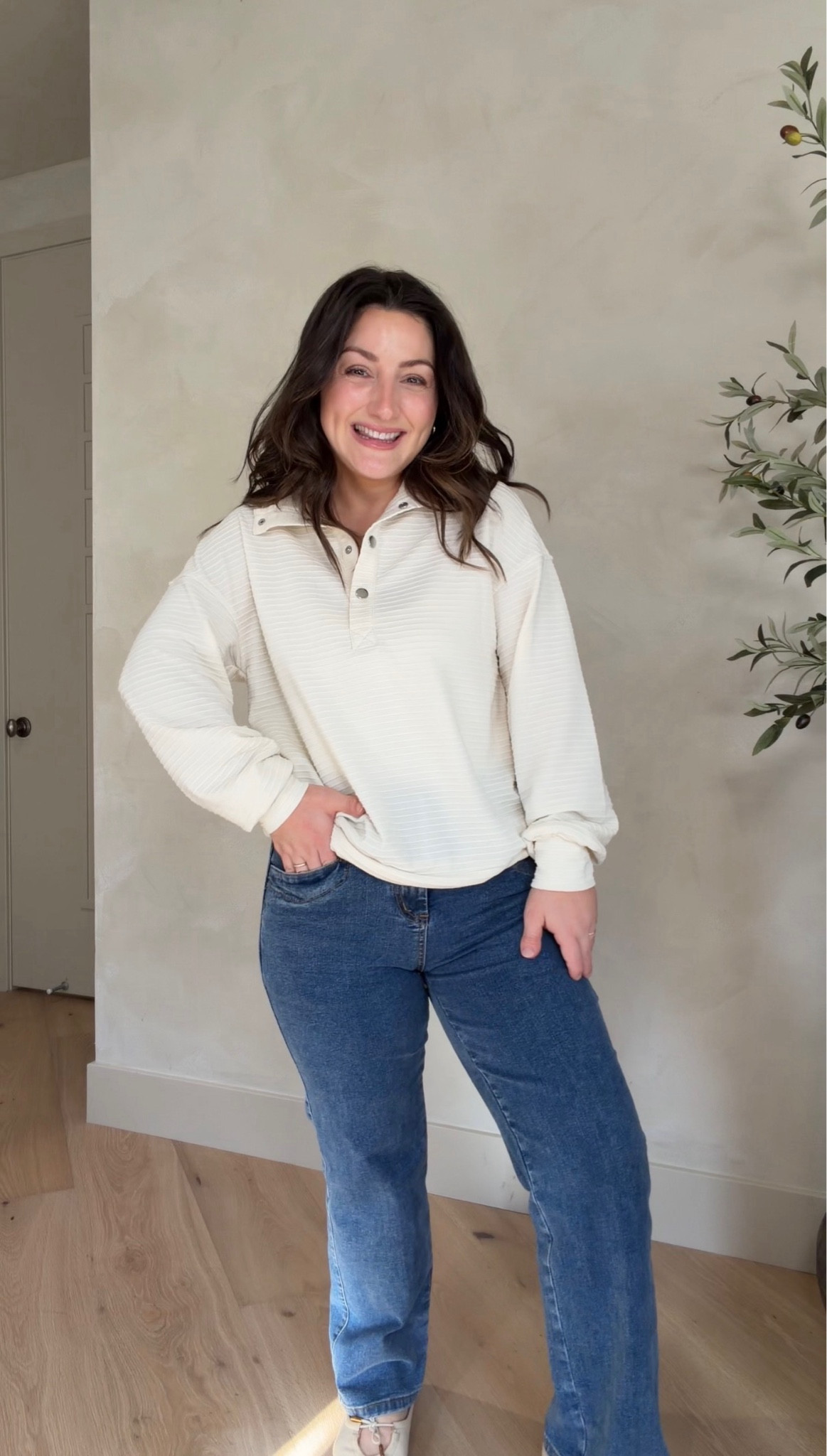 Jeans and a cute sweatshirt! Top size small color white, Jeans size 4 blue (5'0" 140lbs)


#LTKootd #LTKFindsUnder50 #LTKPetite