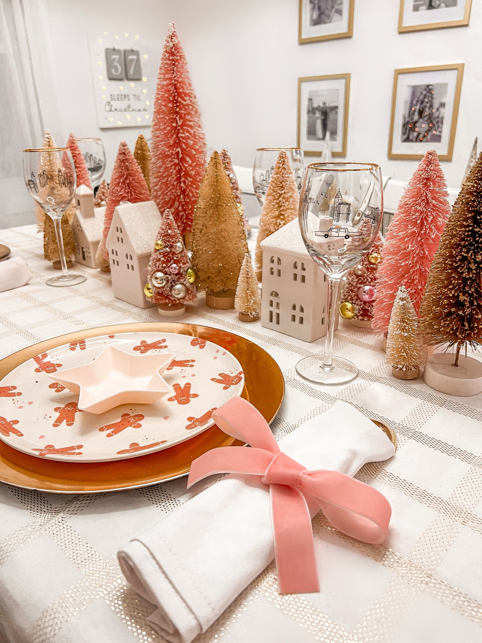 Holiday table 2022 💗🎄🎅🏼

#LTKSeasonal #LTKGiftGuide #LTKHoliday