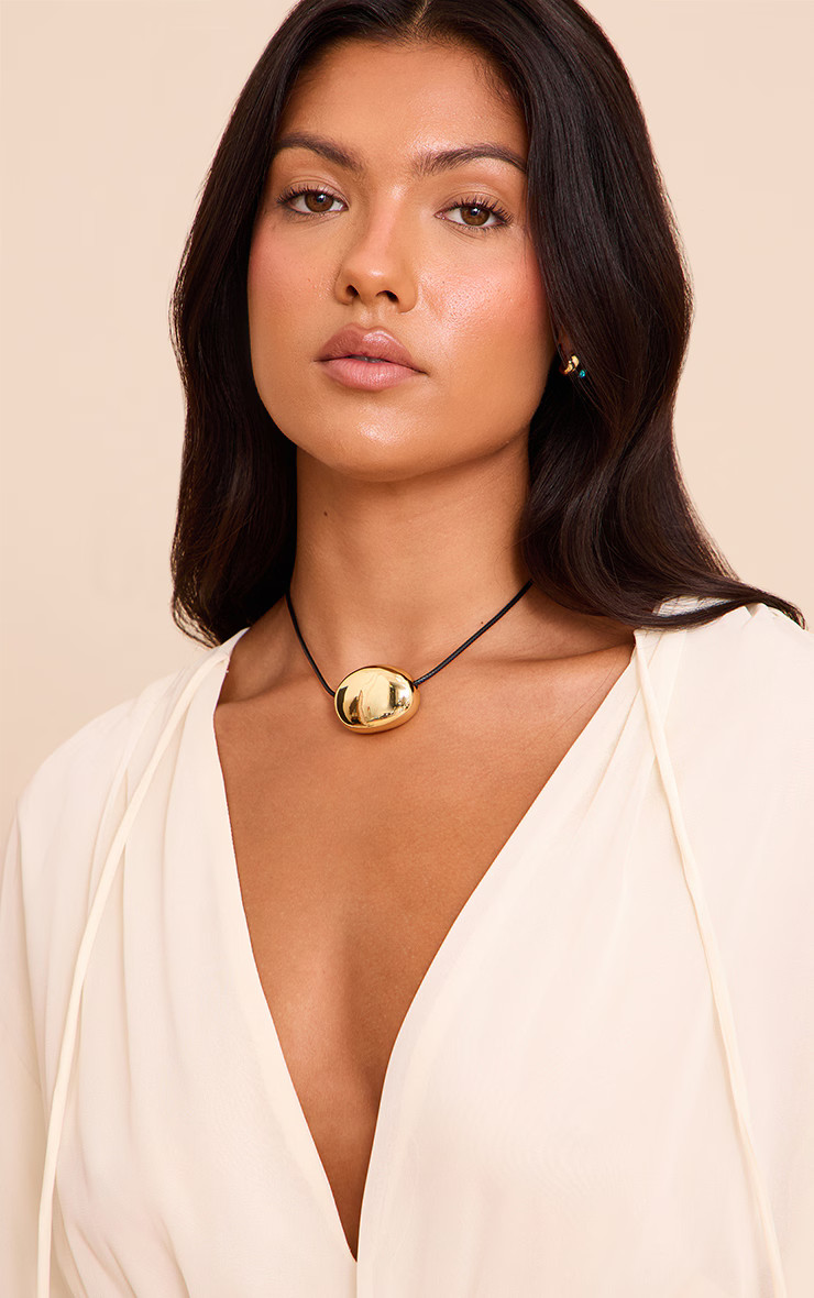 Gold Plated Smooth Oval Pendant | Accessories | PrettyLittleThing UK