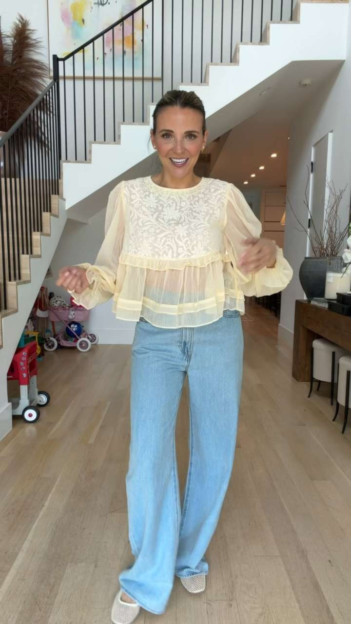 Probably the comfiest jeans I’ve ever tried on—no exaggeration 👖✨ and this top?? so cute! 

 #LTKgrwm #LTKootd