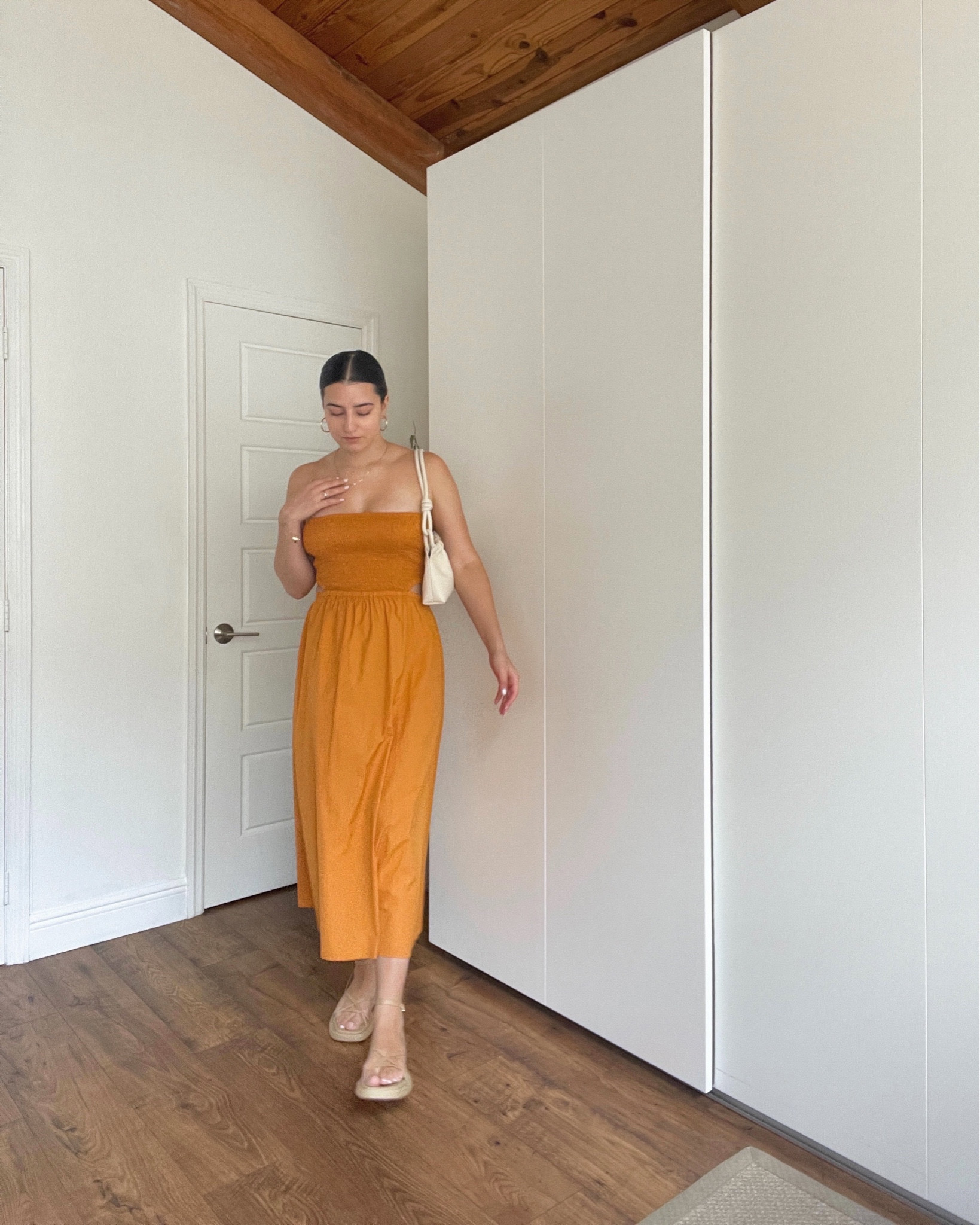 Orange sundress, perfect for any summer vacation or the spring time. 

#LTKstyletip