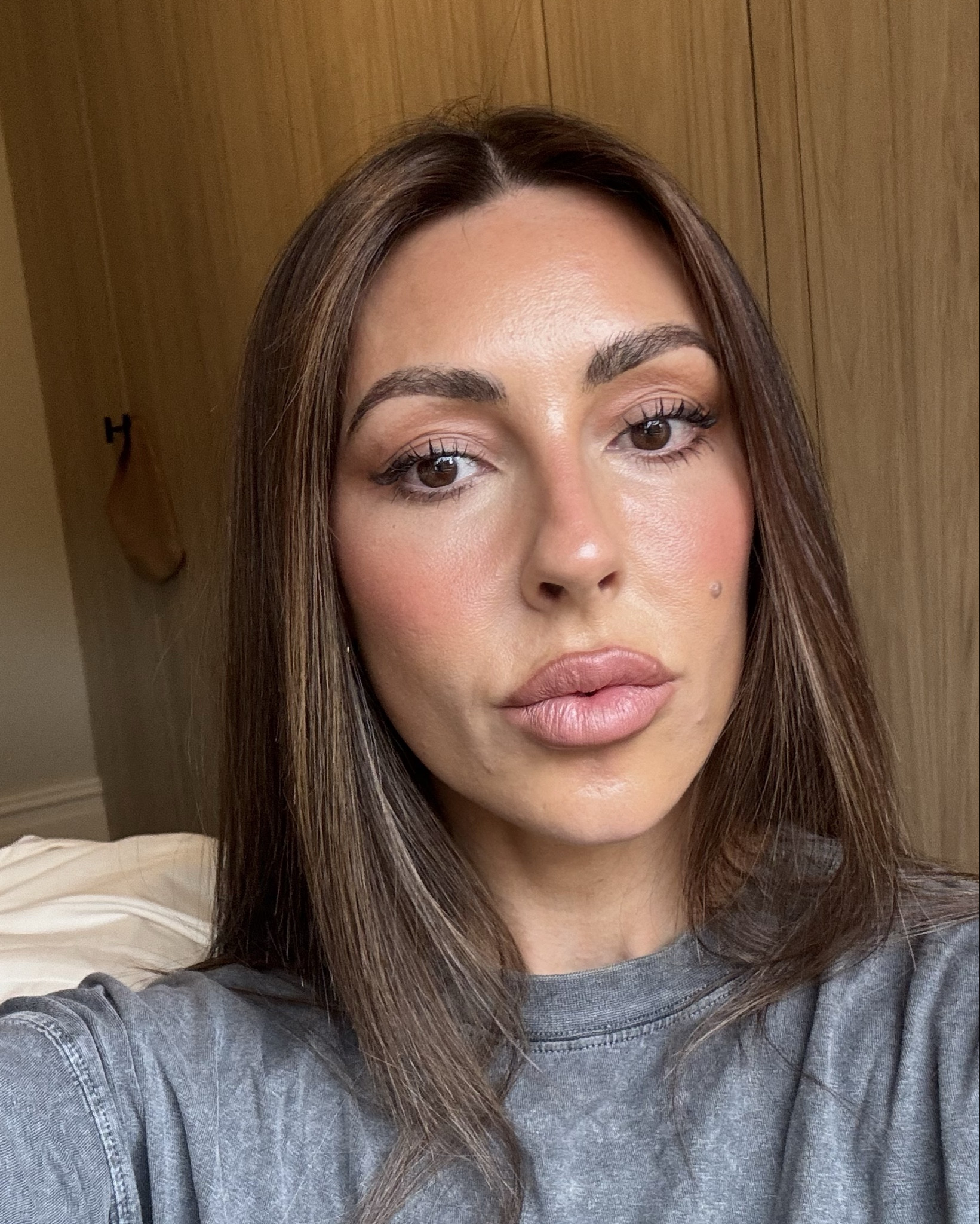 Attempted to recreate a gorgeous bronze makeup look I saw this week 🌅 
Heavy on the Dior ✨
