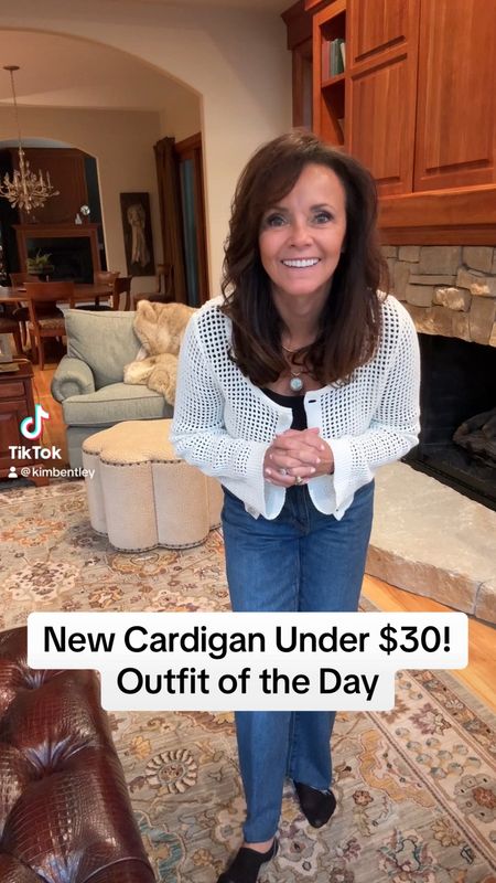 New cardigan under $30! Perfect for vacation. Yo close cardigan details in the video 😉
kimbentley, vacation outfit, resort wear 

#LTKVideo #LTKfindsunder50 #LTKtravel