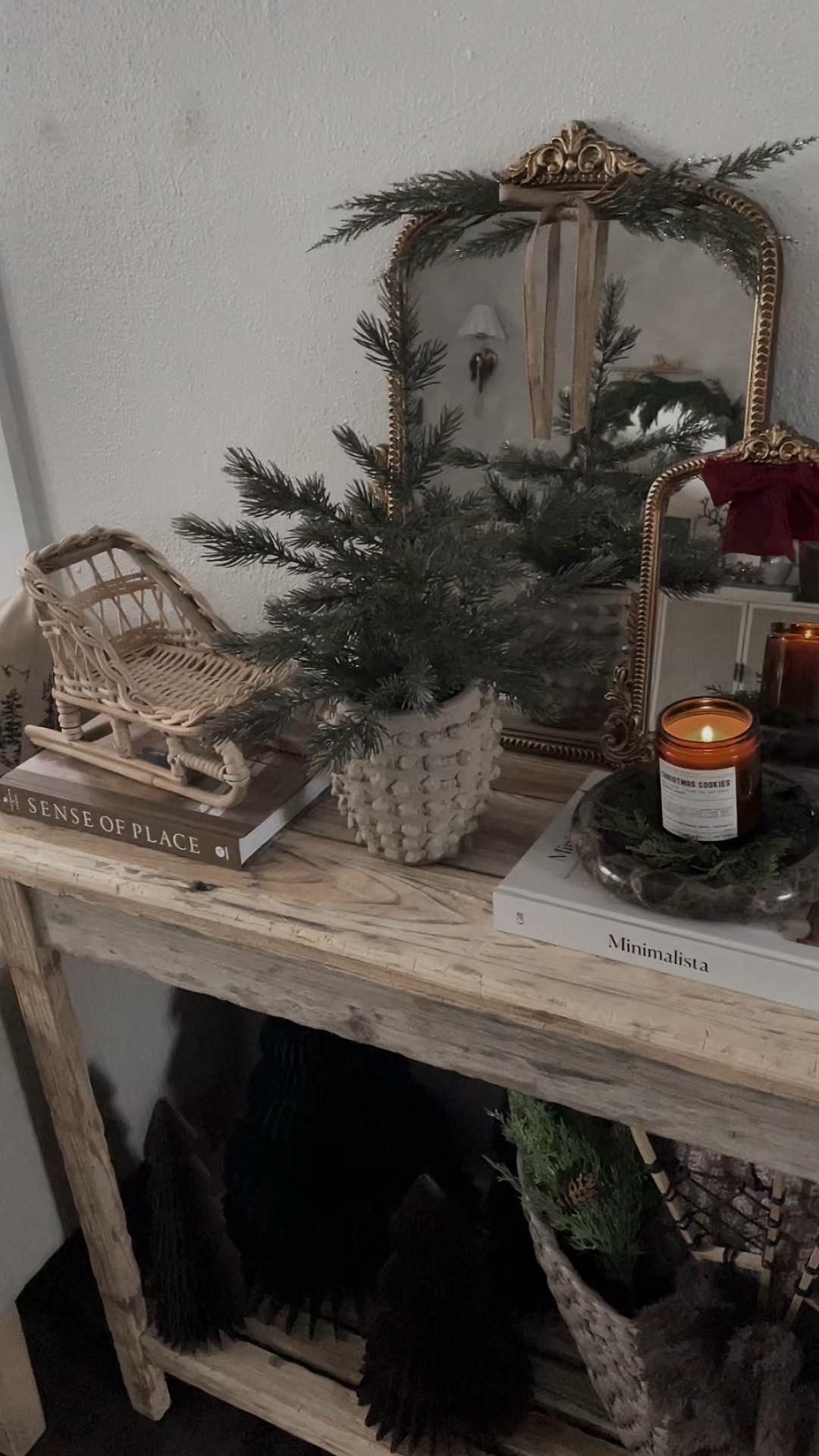 My console table styled for Christmas🎅🏻🎄✨

#consoletable #christmasdecor #christmasstyling #christmasconsole #cozychristmas 