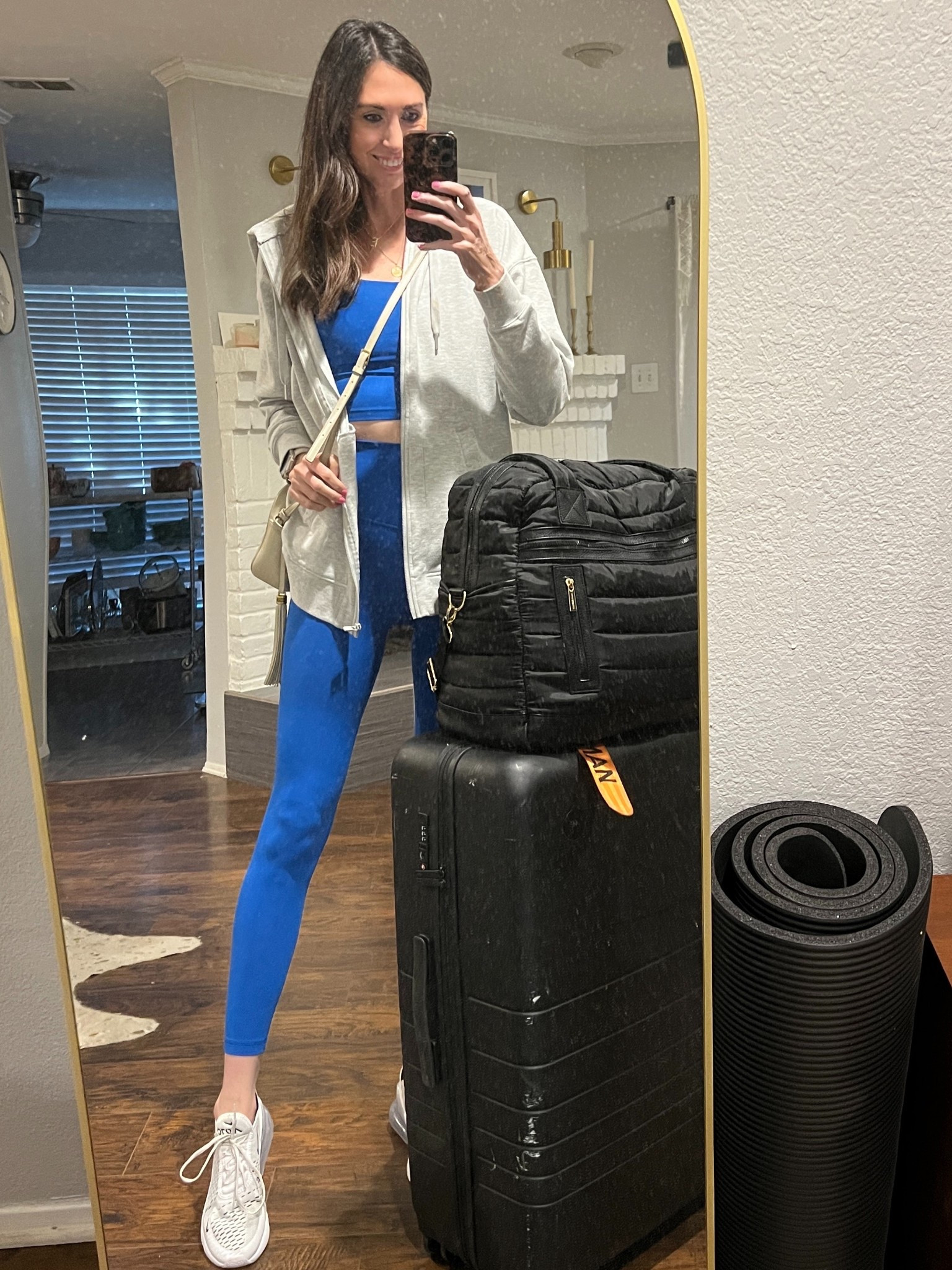 got my favorite set in blue 💙

xxs in leggings // xs in top

jacket is yogalicious from the teej.

#LTKFindsUnder50 #LTKActive #LTKTravel